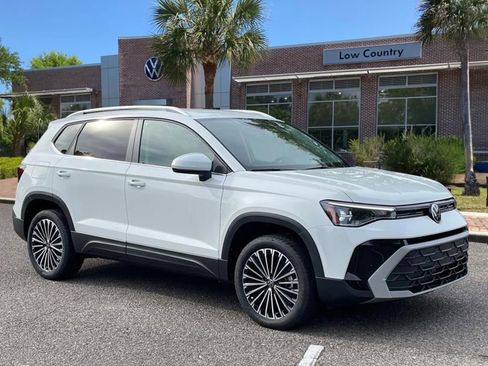 New 2026 Volkswagen Taos SE FWD image 1