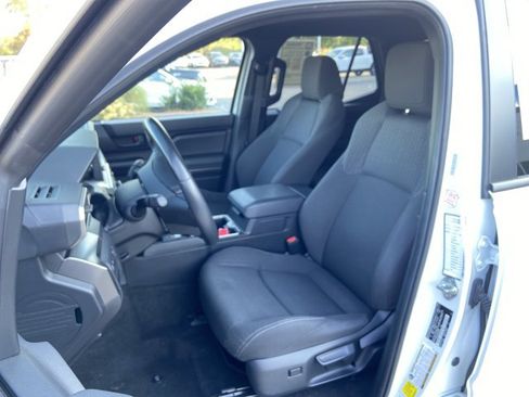 Used 2025 Toyota 4Runner SR5 AWD/4WD image 18