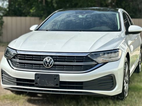 Used 2023 Volkswagen Jetta SE FWD image 1