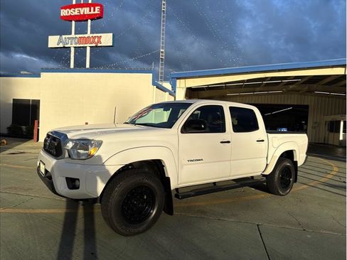 Used 2015 Toyota Tacoma PreRunner image 2