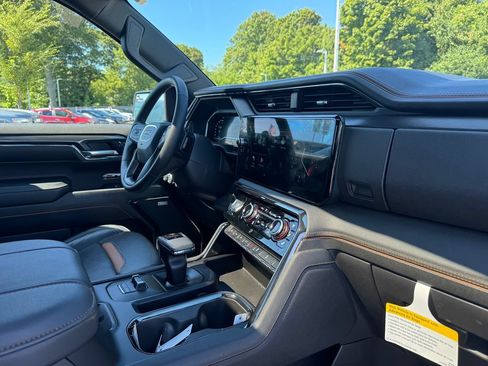 Used 2024 GMC Sierra 1500 AT4 w/ Technology Package AWD/4WD image 30
