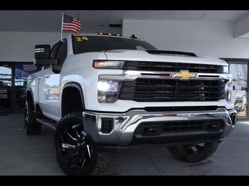 Used 2024 Chevrolet Silverado 2500 LT image 1