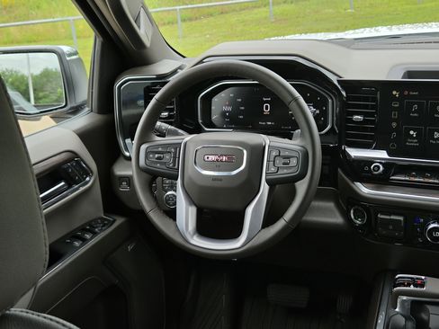 New 2026 GMC Sierra 1500 SLT AWD/4WD image 13