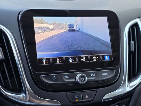 Used 2023 Chevrolet Equinox Premier image 27