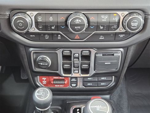 New 2025 Jeep Gladiator Rubicon w/ Convenience Group image 20