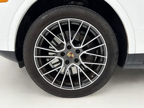Certified 2023 Porsche Cayenne image 11
