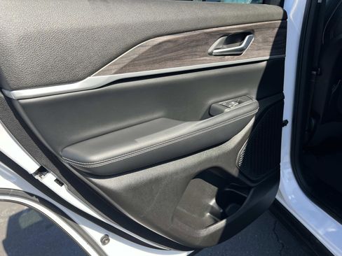 Used 2023 Jeep Grand Cherokee Limited image 21