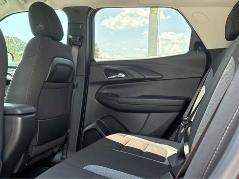 Used 2025 Chevrolet TrailBlazer LT w/ LT Cold Weather Package FWD image 10