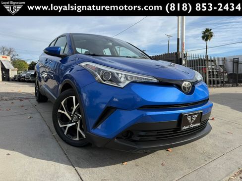 Used 2018 Toyota C-HR XLE image 1