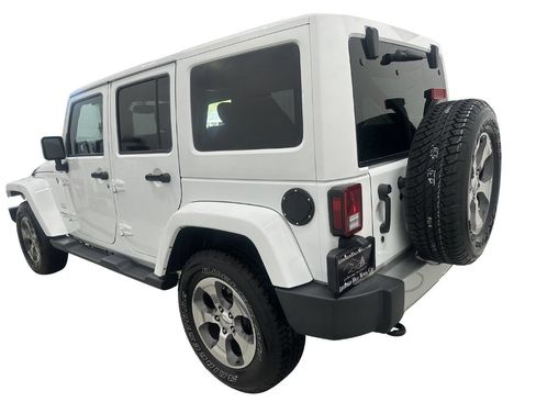 Used 2017 Jeep Wrangler Unlimited Sahara w/ Connectivity Group AWD/4WD image 6