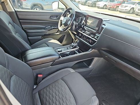 Used 2023 Nissan Pathfinder SV w/ Black Appearance Package AWD/4WD image 13