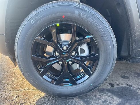 New 2026 Jeep Grand Cherokee Altitude AWD/4WD image 13