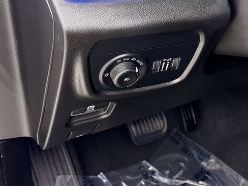 Used 2024 Jeep Grand Cherokee Overland w/ Luxury Tech Group IV image 10