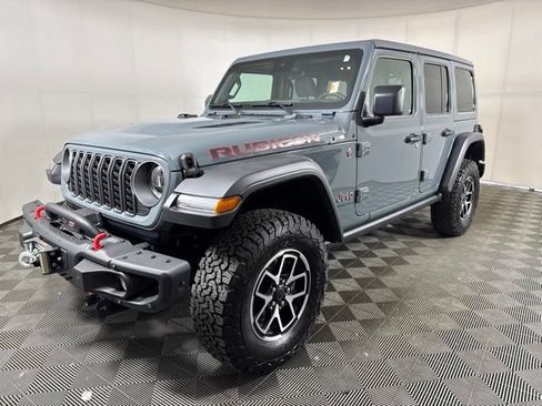Used 2025 Jeep Wrangler Unlimited Rubicon AWD/4WD image 8