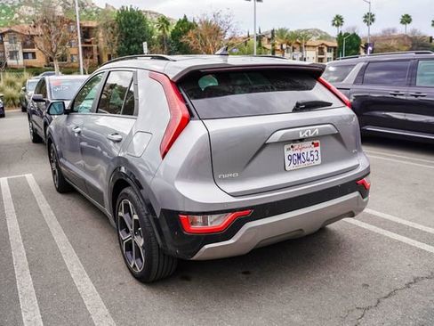 Used 2023 Kia Niro EX Touring image 13