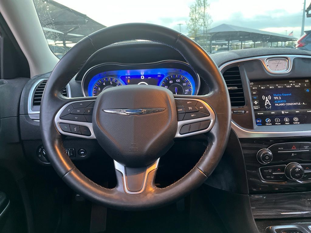 Used 2020 Chrysler 300 Touring w/ Chrome Appearance Package RWD image 15