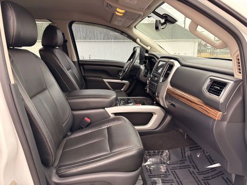 Used 2016 Nissan Titan SL image 24