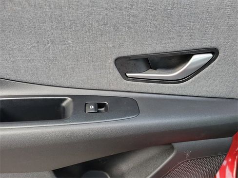 Used 2025 Hyundai Elantra Limited image 32