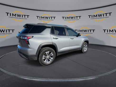 Used 2025 Chevrolet Equinox LT w/ Convenience Package II image 9