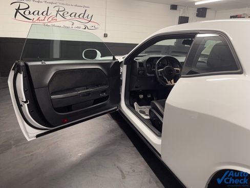 Used 2014 Dodge Challenger SRT8 image 28