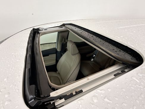 Used 2024 Honda Odyssey Elite image 14