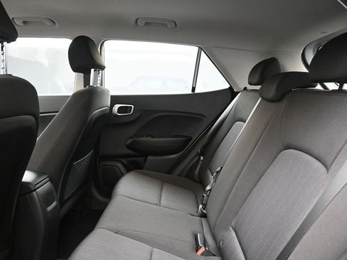 Certified 2023 Hyundai Venue SE image 18