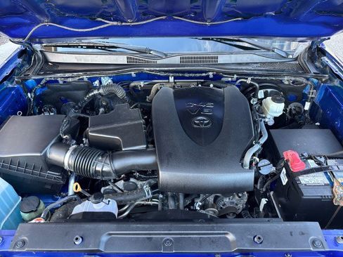 Used 2022 Toyota Tacoma SR5 w/ Technology Package image 31