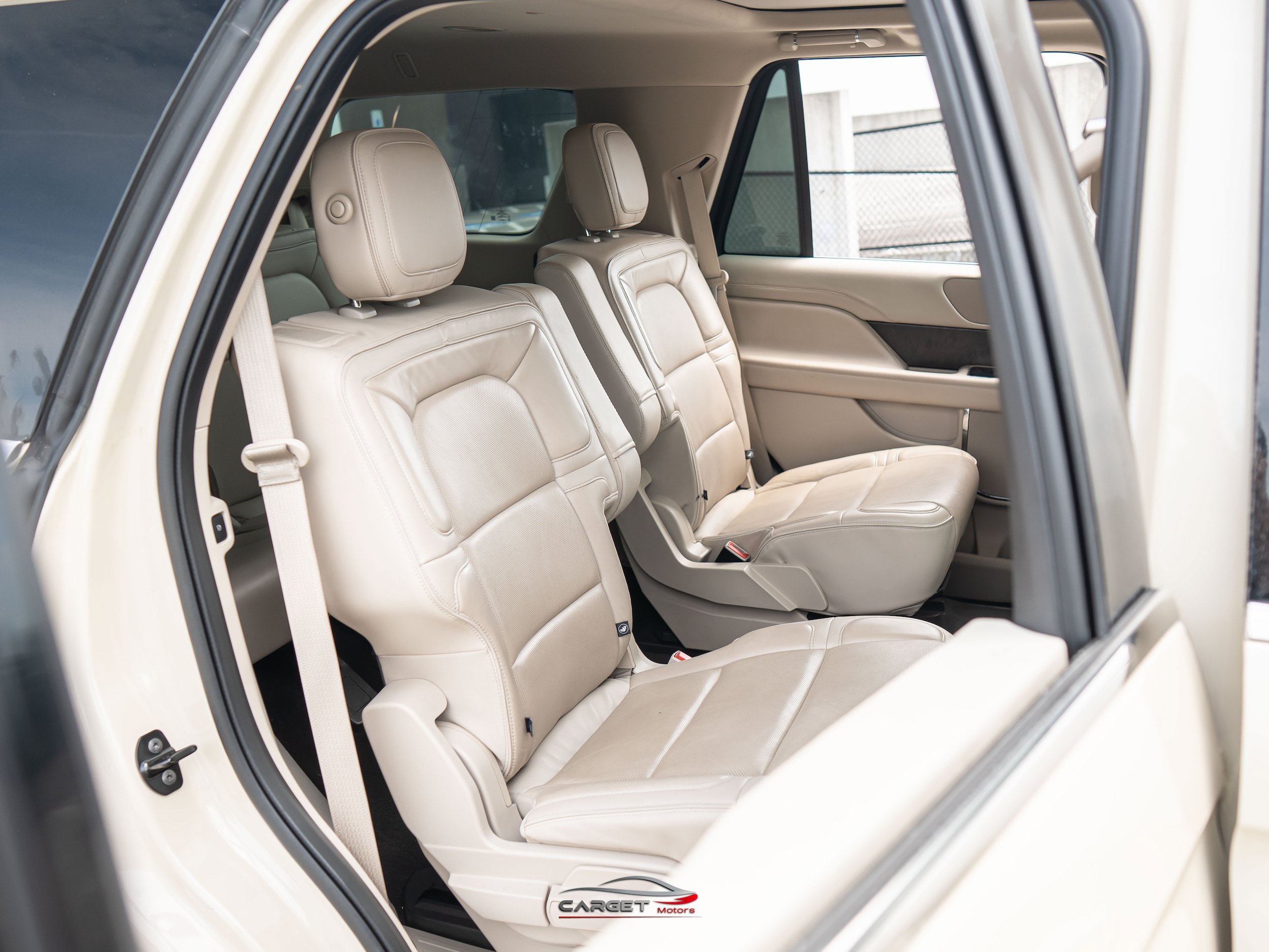 Used 2018 Lincoln Navigator Select w/ Technology Package RWD image 18
