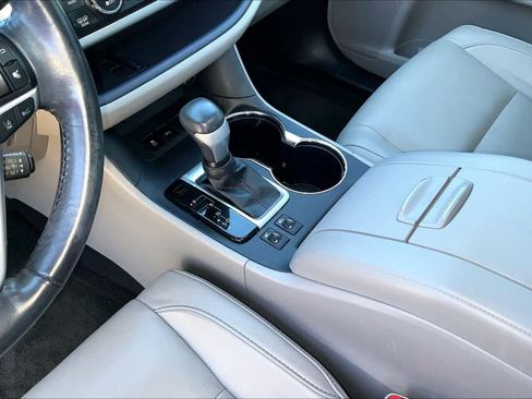 Used 2018 Toyota Highlander XLE FWD image 15