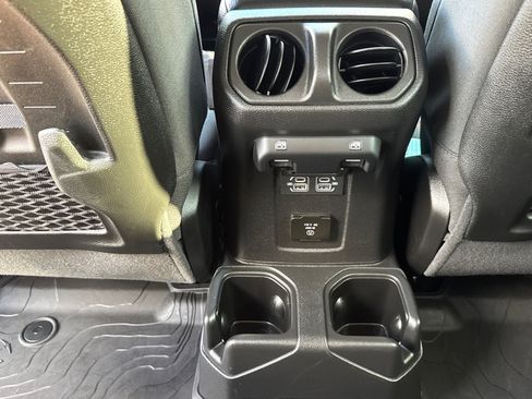 Used 2022 Jeep Gladiator Rubicon w/ Cold Weather Group AWD/4WD image 7