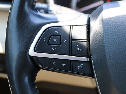 Used 2022 Toyota Highlander Limited FWD image 19