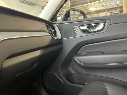 Certified 2025 Volvo XC60 B5 Plus image 19
