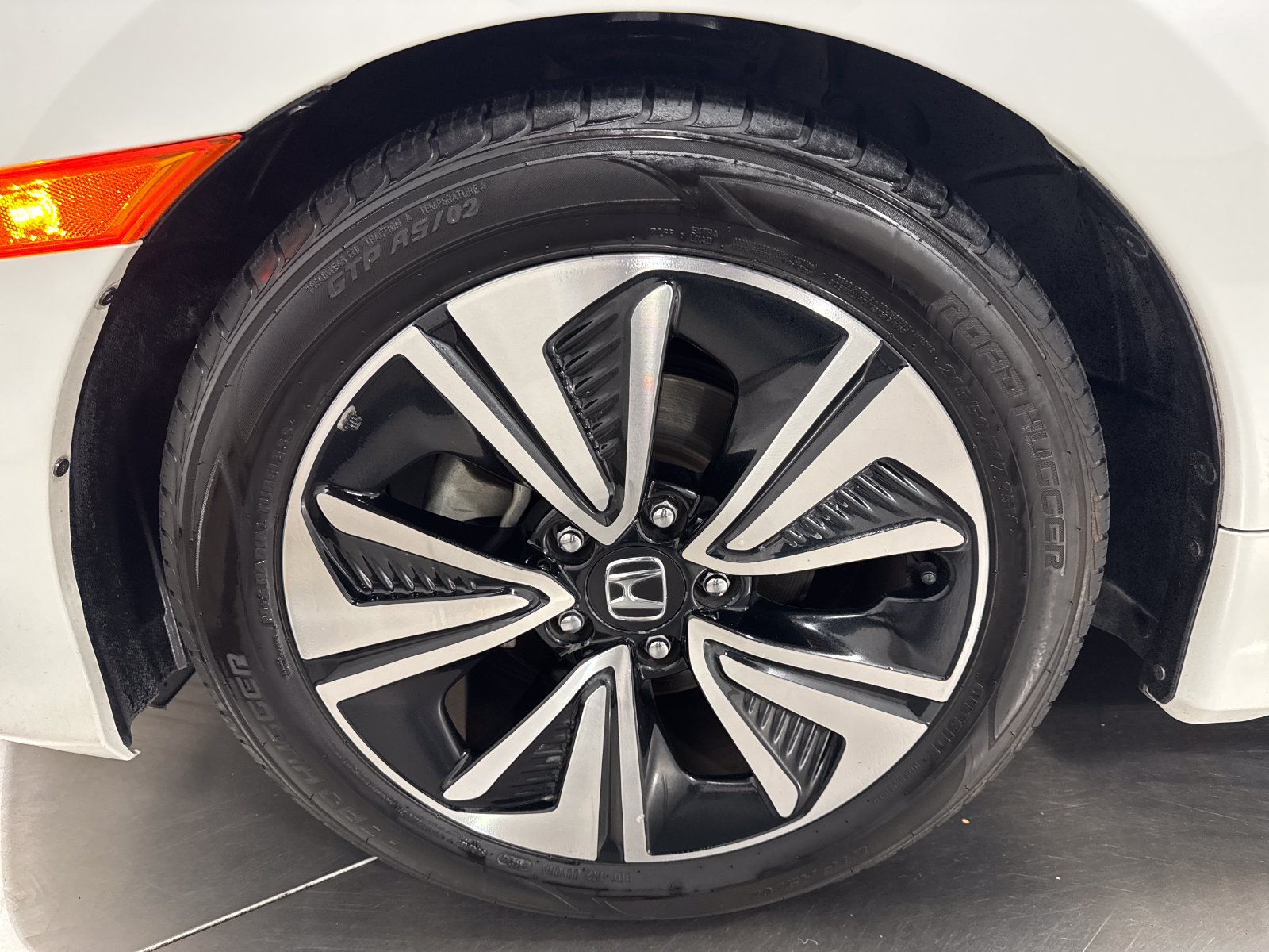 Used 2018 Honda Civic EX-T image 2