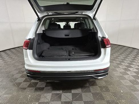 Used 2022 Volkswagen Tiguan SE AWD/4WD image 27