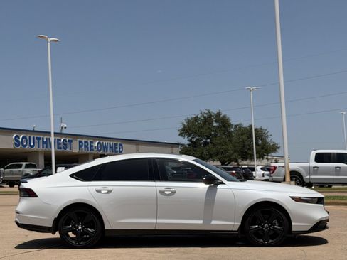 Used 2025 Honda Accord Sport image 3