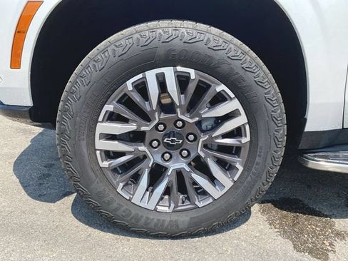 Used 2025 Chevrolet Tahoe Z71 w/ Z71 Off-Road Package AWD/4WD image 5