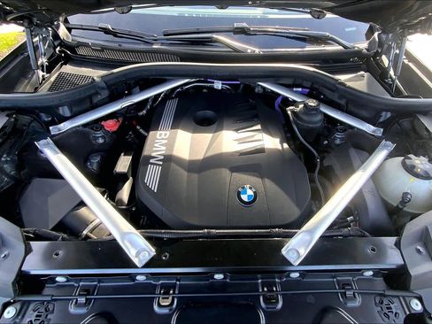 Used 2024 BMW X7 xDrive40i image 31