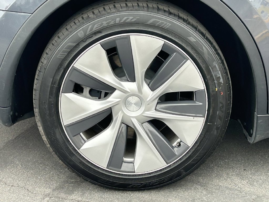 Used 2023 Tesla Model Y 2WD image 7