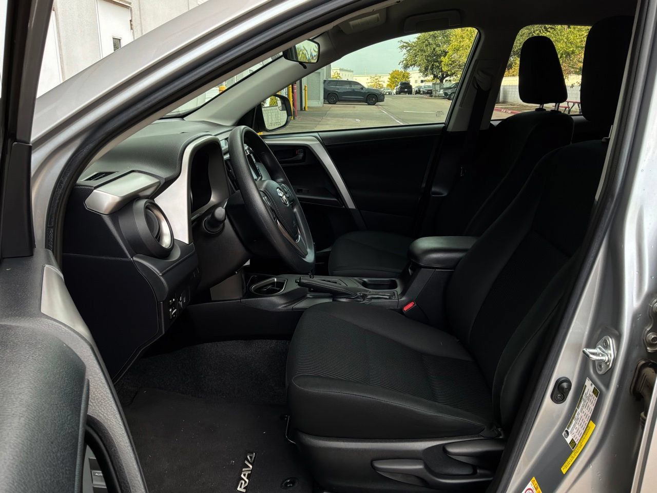 Used 2017 Toyota RAV4 LE FWD image 10