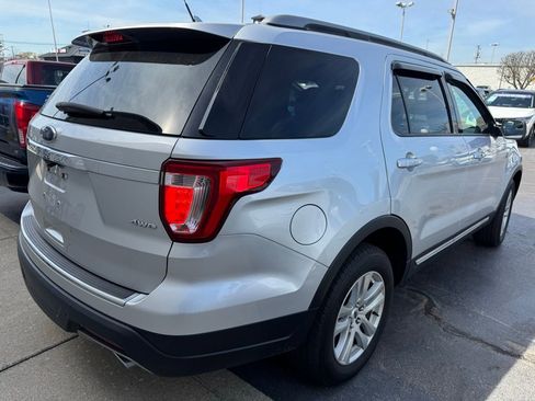 Used 2018 Ford Explorer XLT w/ Equipment Group 202A image 3