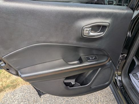 Used 2019 Jeep Compass Limited AWD/4WD image 26
