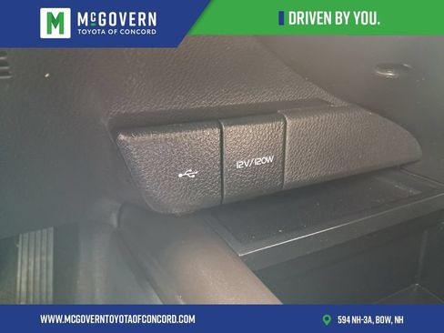 Used 2021 Toyota Camry LE FWD image 31