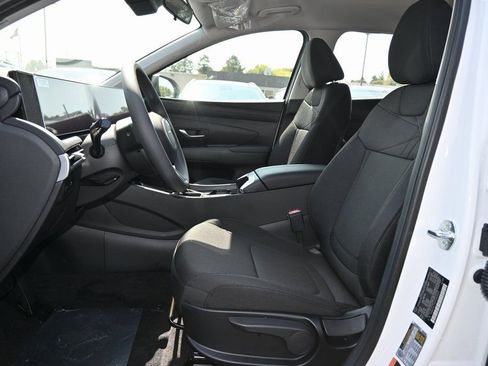 Used 2025 Hyundai Tucson SE image 11