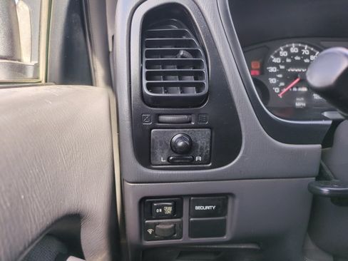 Used 1997 Nissan Pathfinder LE AWD/4WD image 13