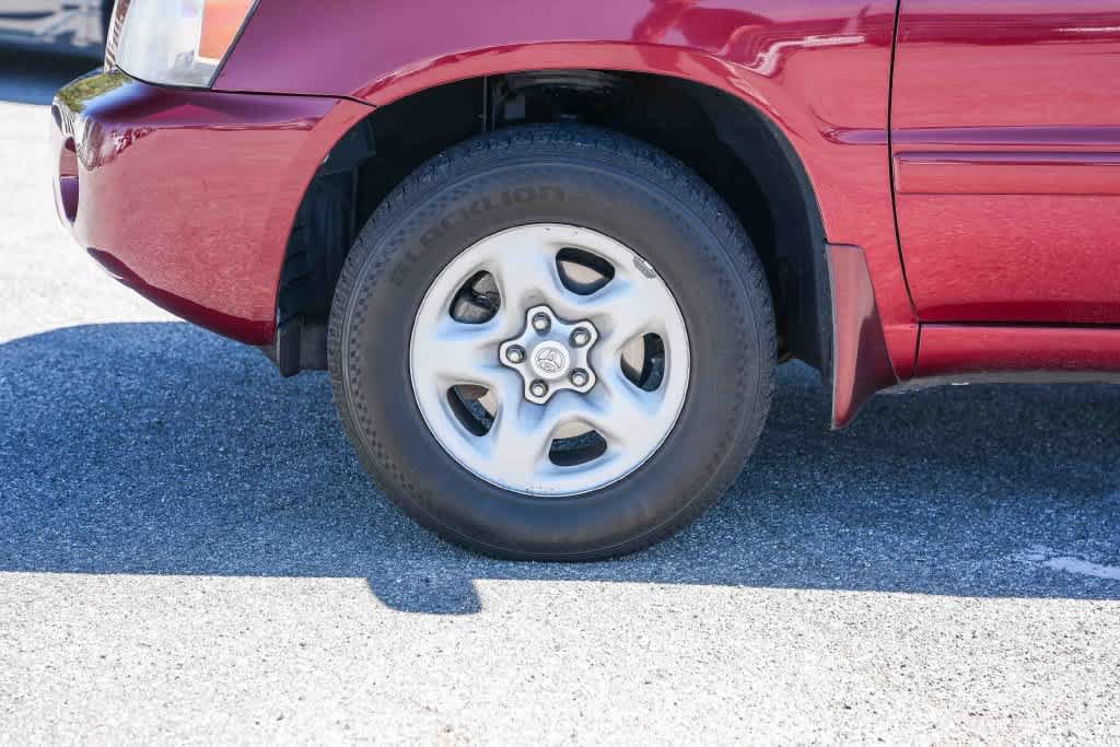 Used 2006 Toyota Highlander 2WD w/ 3rd Row image 11