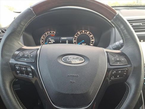 Used 2017 Ford Explorer Platinum image 29