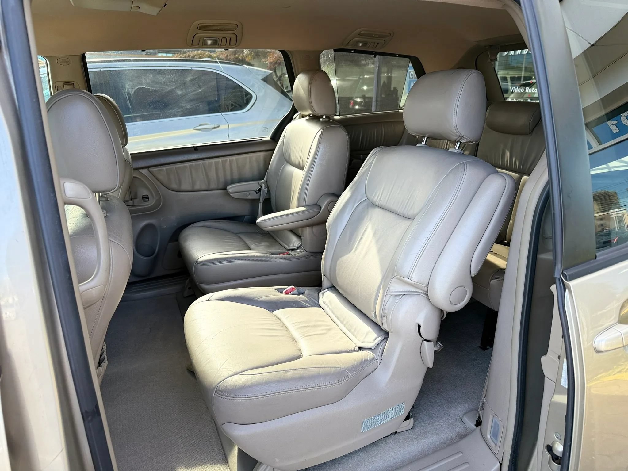 Used 2004 Toyota Sienna XLE w/ XLE Pkg 12 FWD image 25