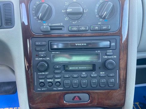 Used 2004 Volvo C70 HT image 27