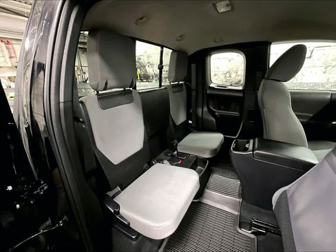 Certified 2022 Toyota Tacoma SR5 image 16