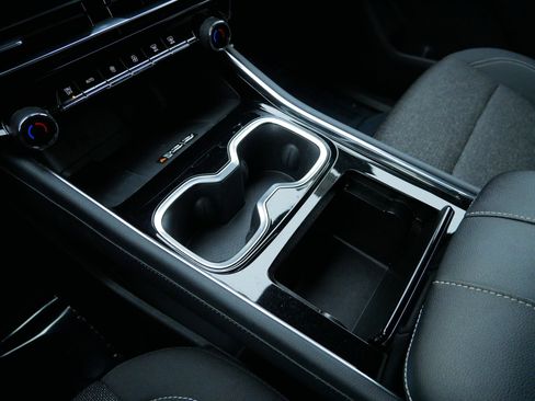 Used 2024 Chevrolet Traverse LT image 22